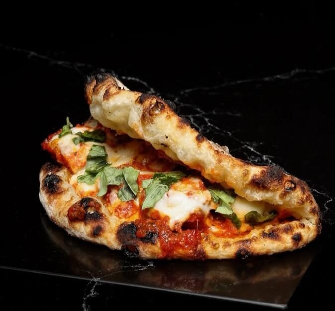 Panuozzo italien grillé garni de mozzarella